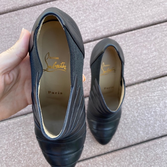 LouBoutin black leather stiletto booties. Sz.38.5 - Picture 8 of 10